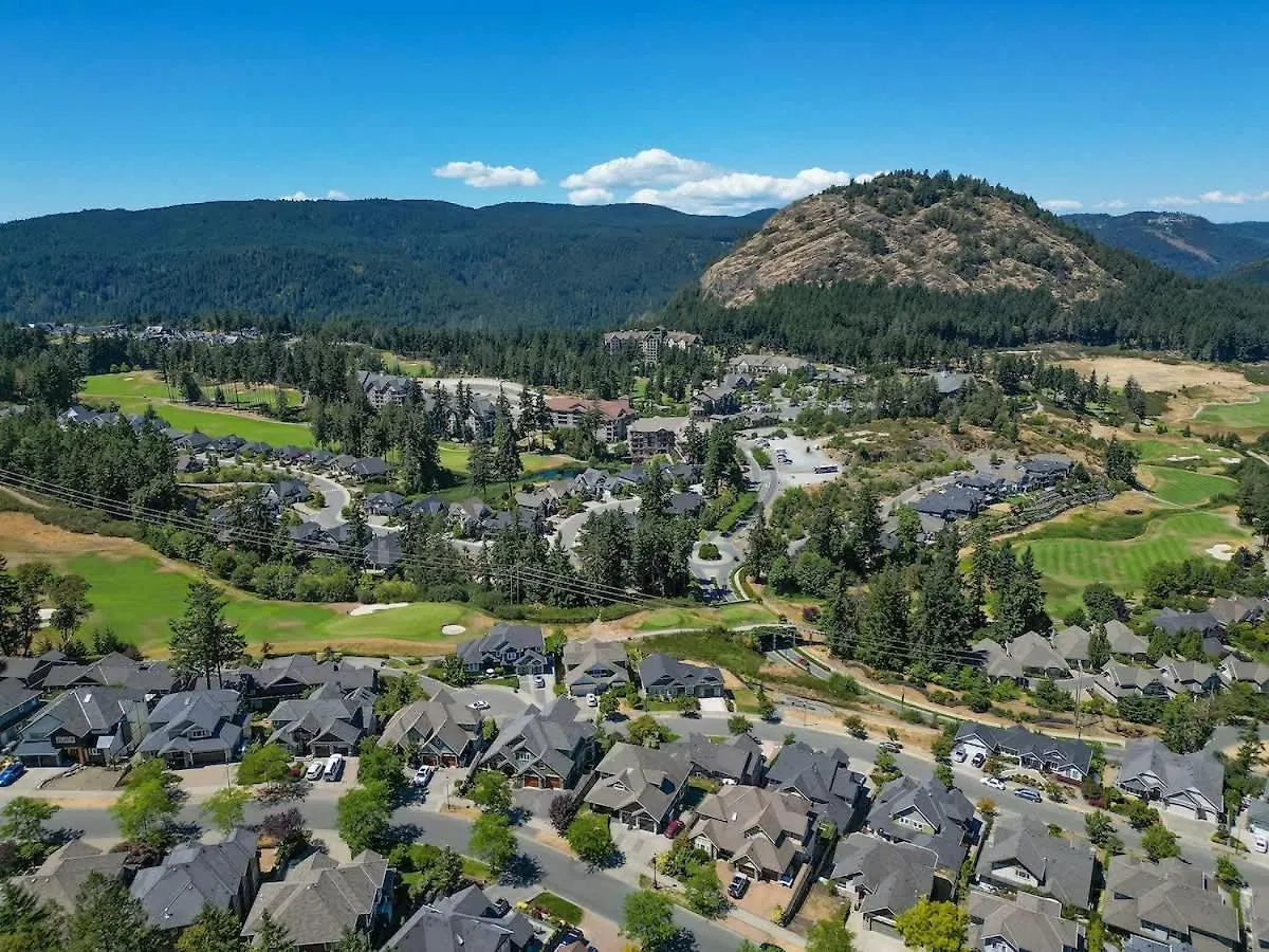 Mount Finlayson View Villa Victoria Canada